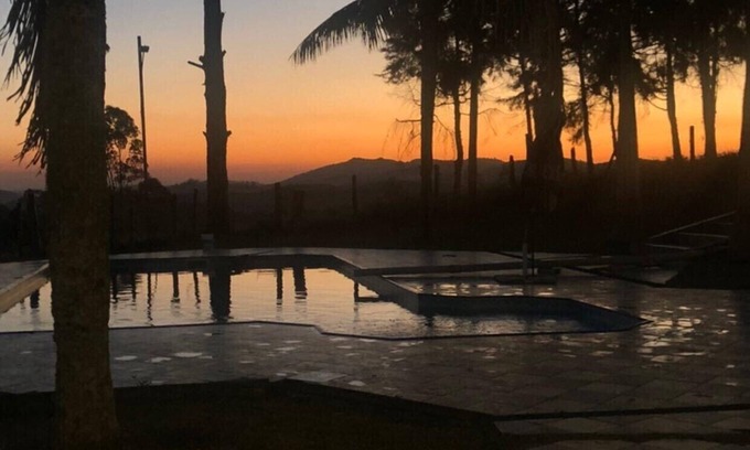 Salesopolis House | Wonderful site in front of the dam, pool, barbecue.