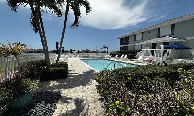 Marco Island Condo | Wonderful Smokehouse Bay Club Condo on the Waterfront
