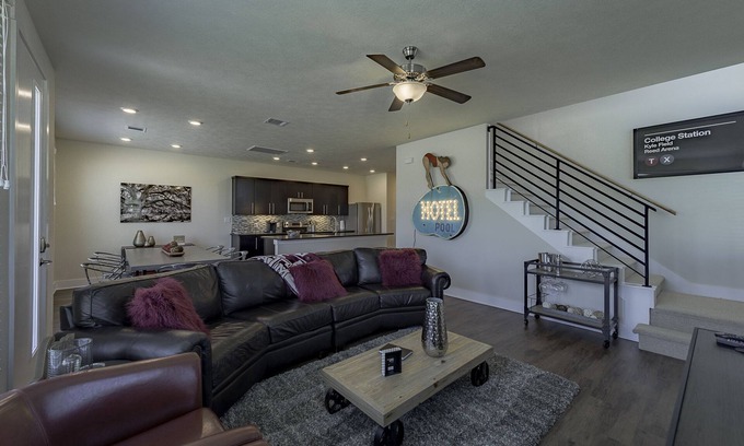 Wellborn House | Wonderful, Spacious, Upscale Townhome near Texas A&M University