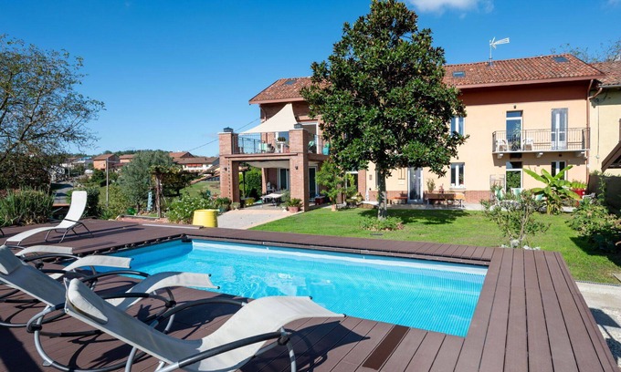 San Damiano dʼAsti House | Wonderful villa for 10 guests with private pool, WIFI, A/C, patio and parking