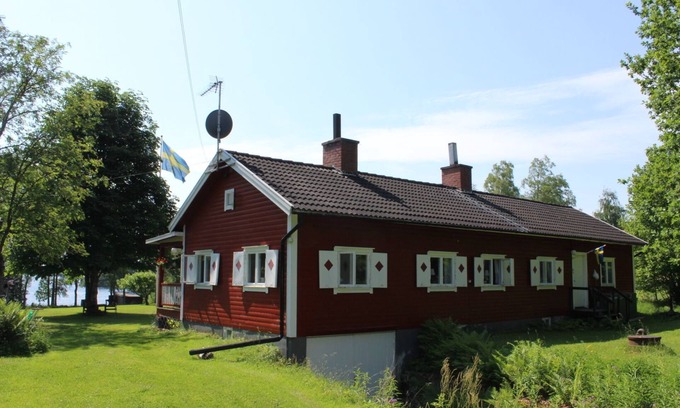 Lekeryd Ski Chalet | Wonderful vacation home on a lakeside property in Småland