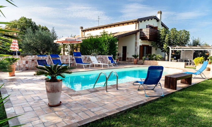 Citta Sant'Angelo House | Wonderful villa for 5 guests with WIFI, pool, A/C, TV and patio