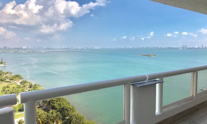 Downtown Miami Condo | Wonderful View of Biscayne Bay! 2/2 1100 sq ft & Parking