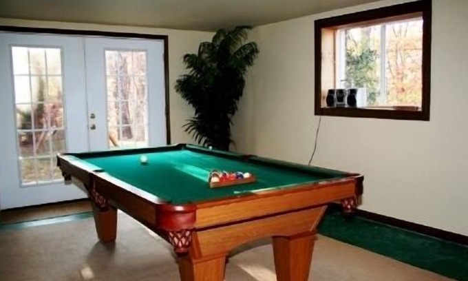 Candler House | WONDERFUL VIEWS, 5 Bedroom, sleeps up to 14, Skiing, Billiards, Ping Pong, Large Hot Tub, Campfir...