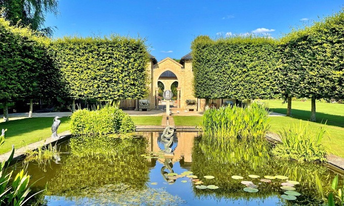 Kingham House | Wonderful villa for 6 guests with pool, WIFI
