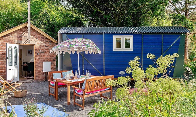 Halfway House House | Wonderful villa for 4 people with terrace and parking