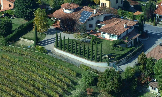 Barolo House | Wonderful villa for 4 guests with WIFI, TV, terrace, panoramic view and parking