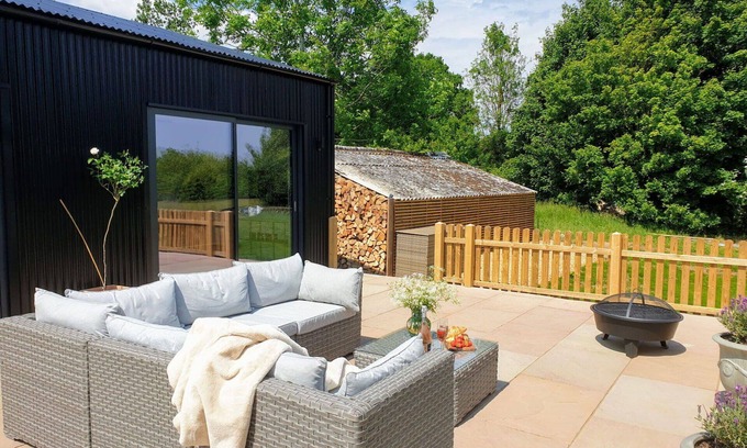 Howlett End House | Wonderful villa for 4 people with WIFI, TV and terrace