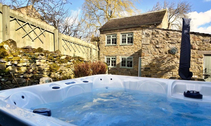 Bellerby House | Wonderful villa for 6 people with hot tub, WIFI, terrace, pets allowed and parking
