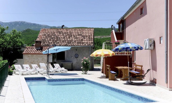 Srijane House | Wonderful villa for 6 guests with A/C, WIFI, private pool, TV, terrace, pets allowed and parking