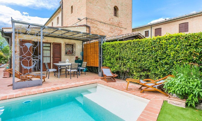 San Gimignano Villa | Wonderful villa for 4 people with hot tub, private pool, WIFI, TV, terrace and parking
