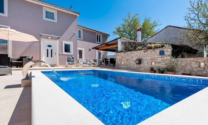 Debeljuhi Villa | Wonderful Villa Nina with a swimming pool