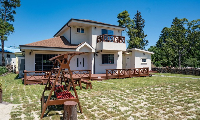 Namwon House | Wonderful Wood Family House in Jeju in nature