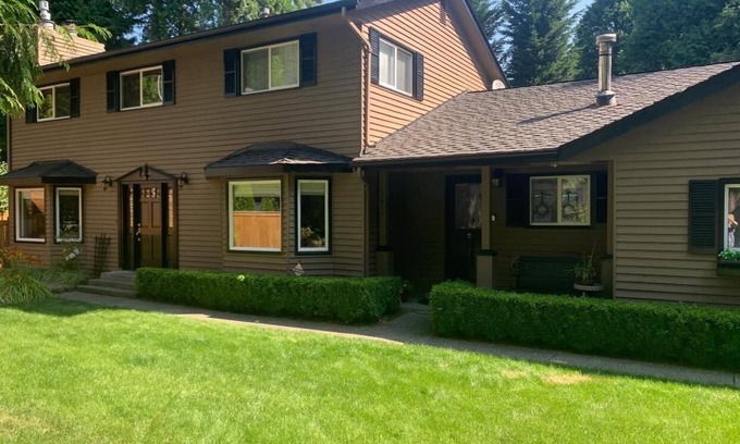Bothell House | Wonderful Woodinville Wine region with hot tub
