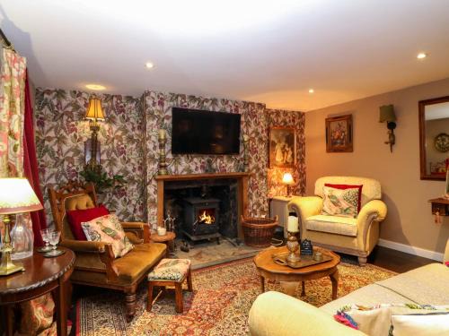 Newburgh House | Wonderland Cottage