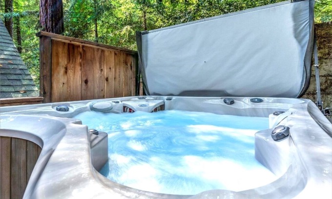 Rio Nido House | Wood Chalet:Peaceful, Modern Vibe! Contemporary Cabin in Redwoods! HtTb/WiFi