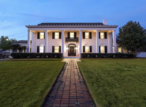 Forest Lake Bed & Breakfast | Wood Manor Guest House