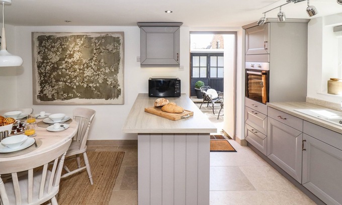 Pitchcombe Cottage | Woodbine Cottage