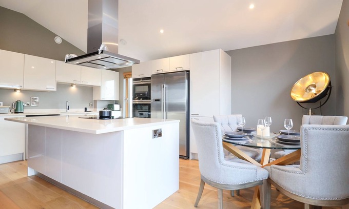 Martlesham Heath Cottage | Woodbridge Penthouse