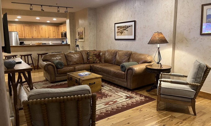 Mountain Village Condo | Wooded Family-Friendly 2-Bedroom Condo With Pool, Hot Tubs