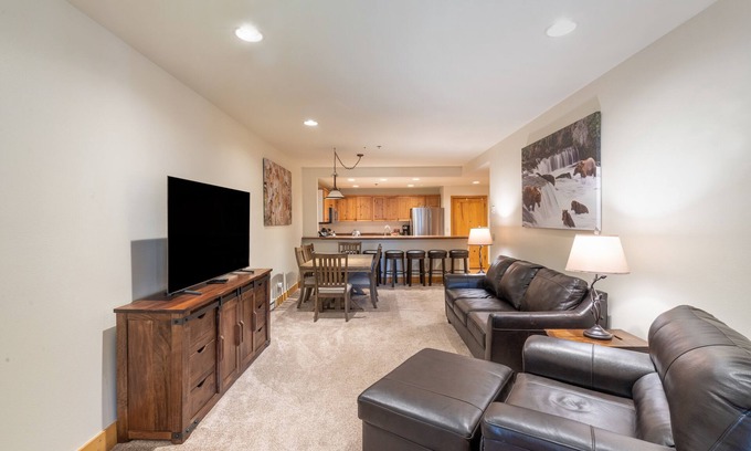 Mountain Village Condo | Wooded Family-Friendly 2-Bedroom Condo With Pool, Hot Tubs