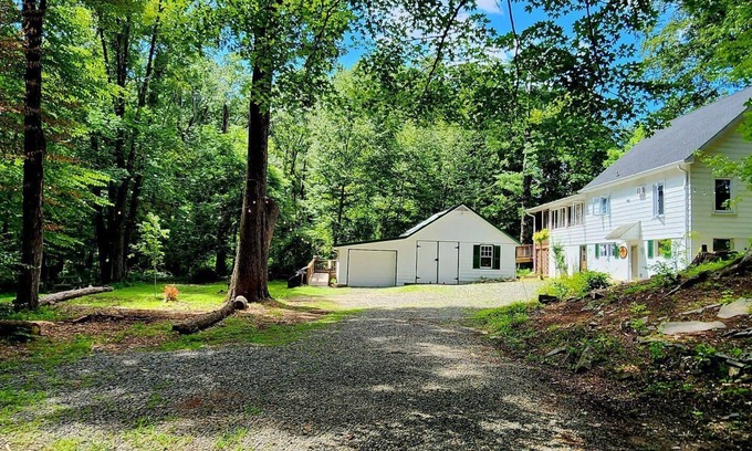 Ulster Park House | Wooded family getaway in the country