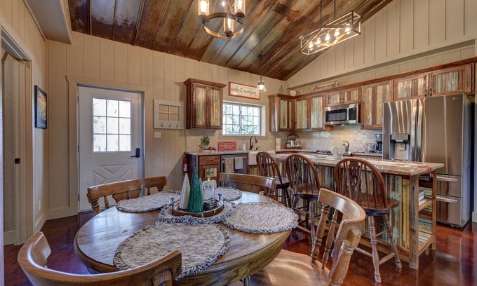 Brenham House | Wooded lot with pond, deer feeder, 3 minutes to downtown Brenham.