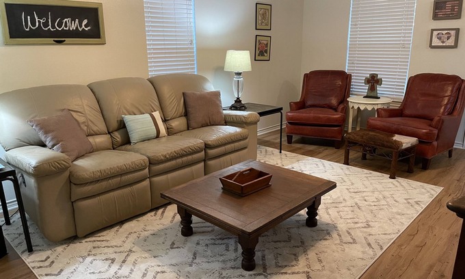 College Station Apartment | Wooded Private Retreat on 1.65 Acres10 min to Texas A&M!