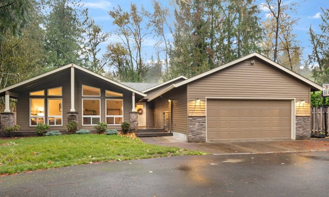 Marmot House | Wooded Riverside Retreat, Pet Friendly, Single Level, Open Layout, Hot Tub, BBQ, 20 Miles to Mt Hood