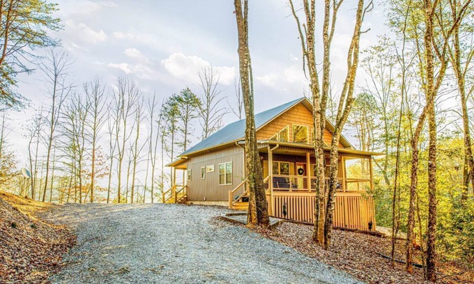 Bryson City House | Wooded Seclusion-1 mile from Smoky Mtn National Park and Smoky Mtn Railway