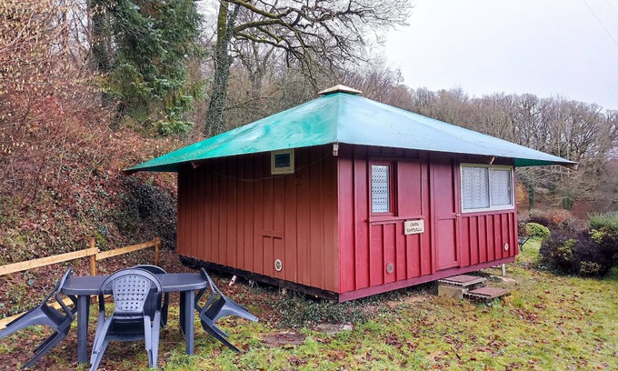 Guern Cabin | Wooden cabin in the heart of nature with pond