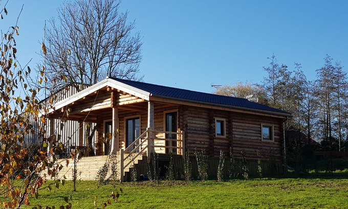 Saint-Martin-Choquel Ski Chalet | Wooden chalet with large garden