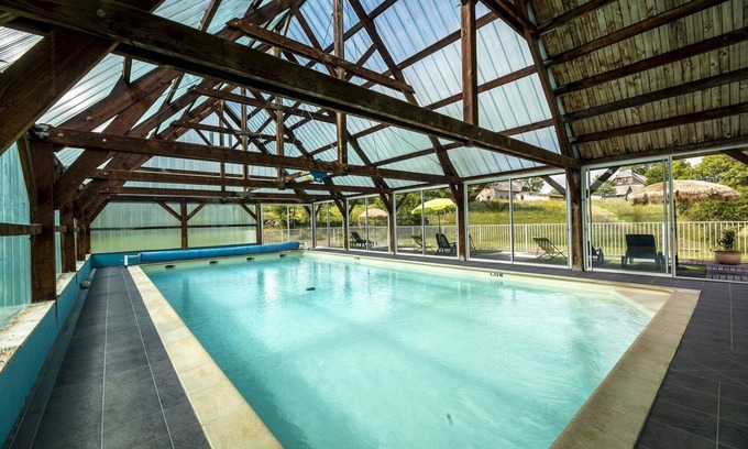 Montgreleix Ski Chalet | Wooden chalet with pool