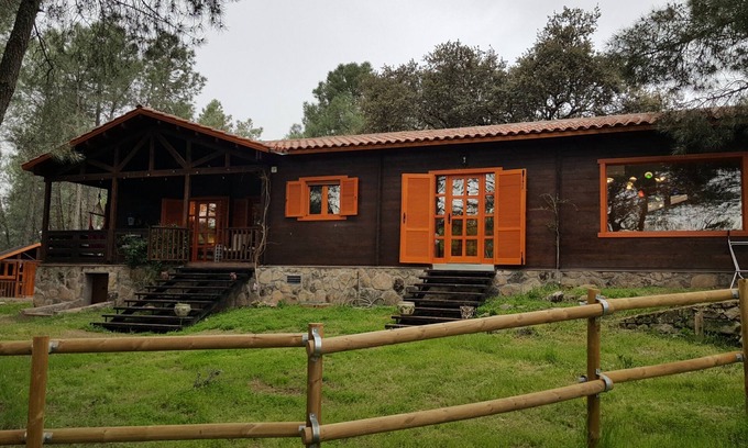 Sotillo de la Adrada Cabin | Wooden house in the woods, on a farm with horses. Very close to Madrid. Beef