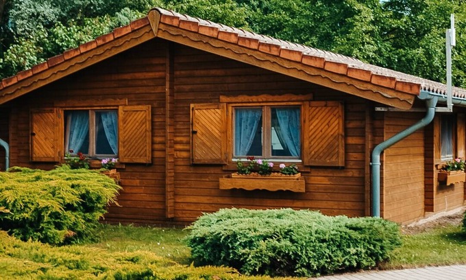 Priepert House | Wooden house directly on the lake