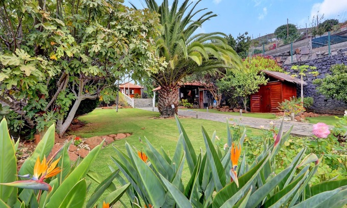 San Cristobal de La Laguna Villa | Wooden House with Private Pool Lush Garden