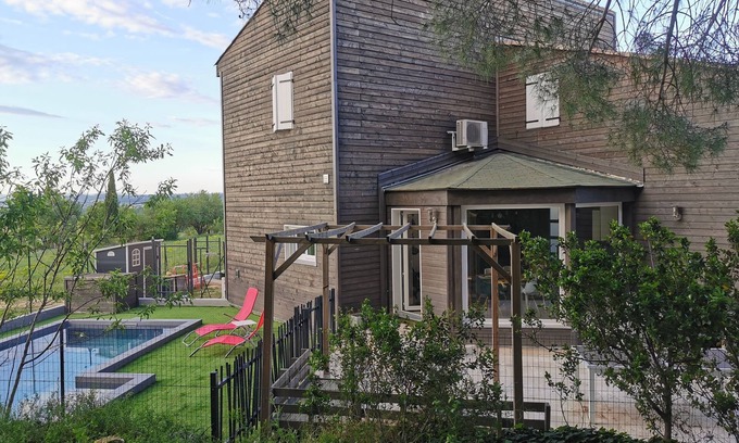 Maraussan House | Wooden house with swimming pool