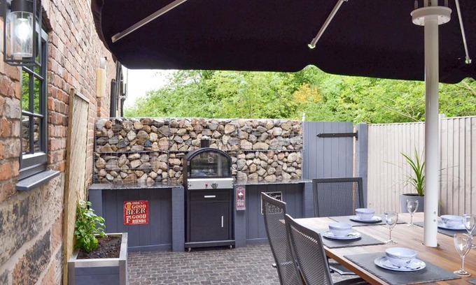 Frodsham House | Woodhouse View