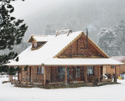 Veroia Ski Chalet | Woodhouse Xirolivado