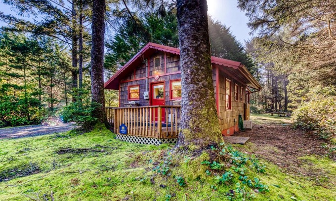 Tillicum Beach House | Woodland Cottage by the Sea