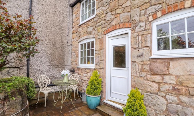 Acrefair House | Woodland Cottage