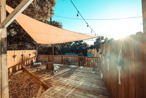 Woodland Hills House | Woodland Hills Heavenly Gateway