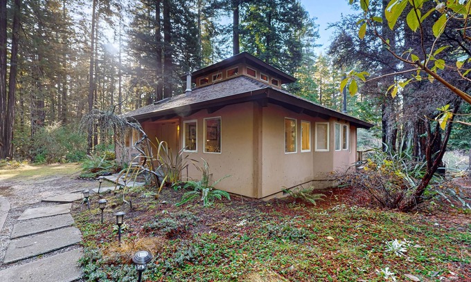 Anchor Bay House | Woodland home with hot tub, deck, olive tree, near beach - 1 dog OK