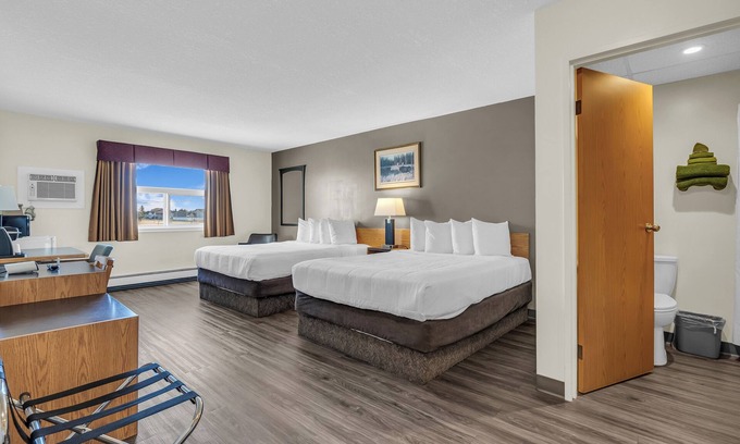 Meadow Lake Hotel | Woodland Inn Meadow Lake