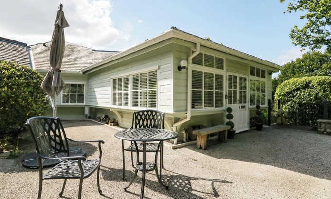 Meathop Cottage | WOODLAND LODGE, romantic, with a garden in Grange-Over-Sands