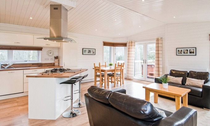 Woodham Walter Ski Chalet | Woodland Lodge that’s well equipped with one large double with en suite shower and one twin room.