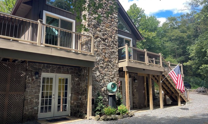 Spring Gap House | Woodland Oasis - Quick access to the Potomac River and the C&O Canal Tow Path!