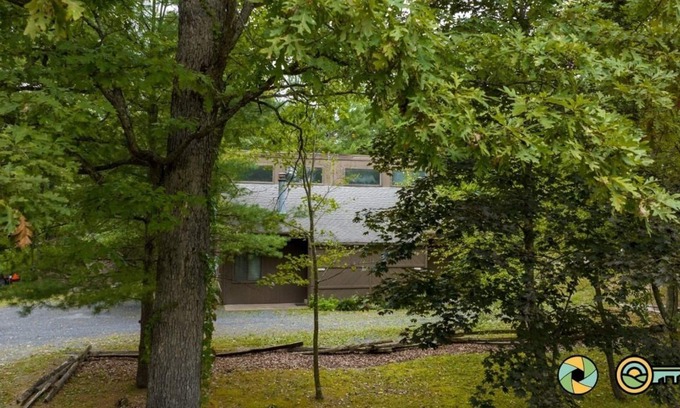 Basye House | Woodland Retreat (#100A) | Quiet area | Minutes to Bryce Resort!