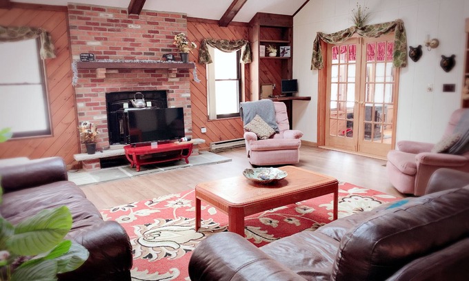 Locust Lake Village Ski Chalet | Woodland Retreat-Cozy 3000 SqFt Chalet