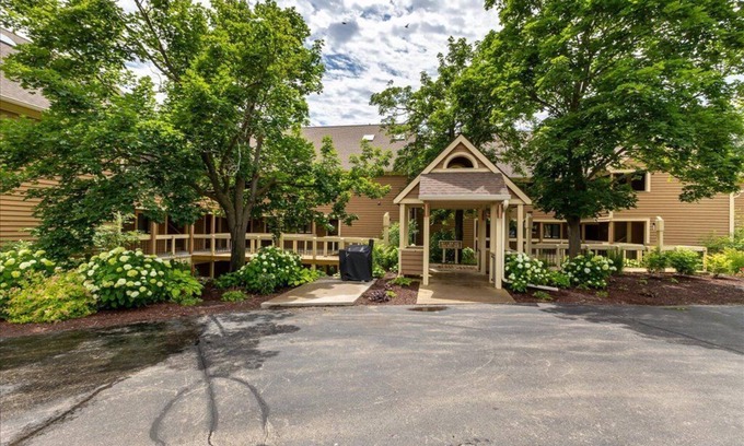 The Galena Territory Condo | Woodland Retreat condo in Galena Territory! Trails, pools and more!